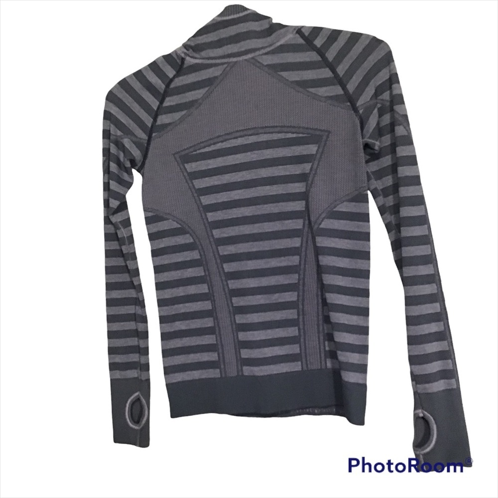 ✨CLEARANCE✨Ivivva Striped Swiftly Tech Fly Long Sleeve Hooded Top size 10